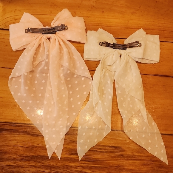 Elegant Pink and Cream Bow Hair Clips - Picture 4 of 4